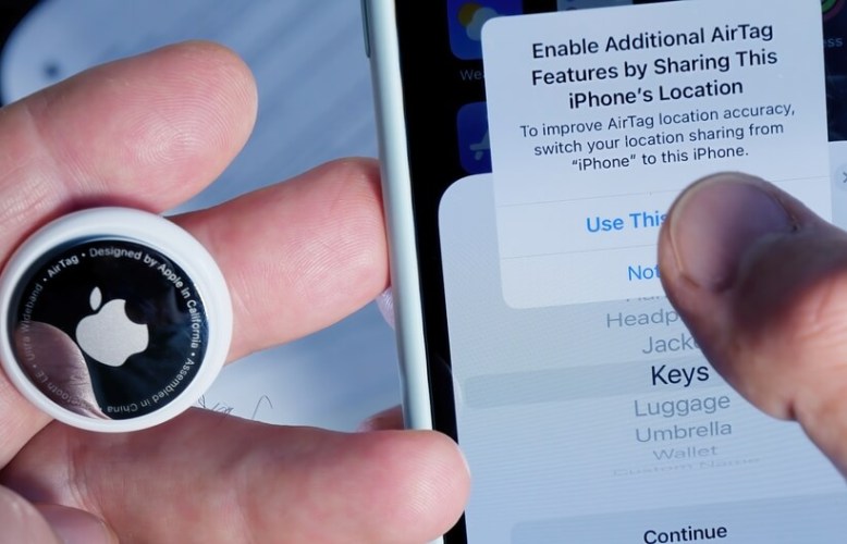 how to share an airtag location with family